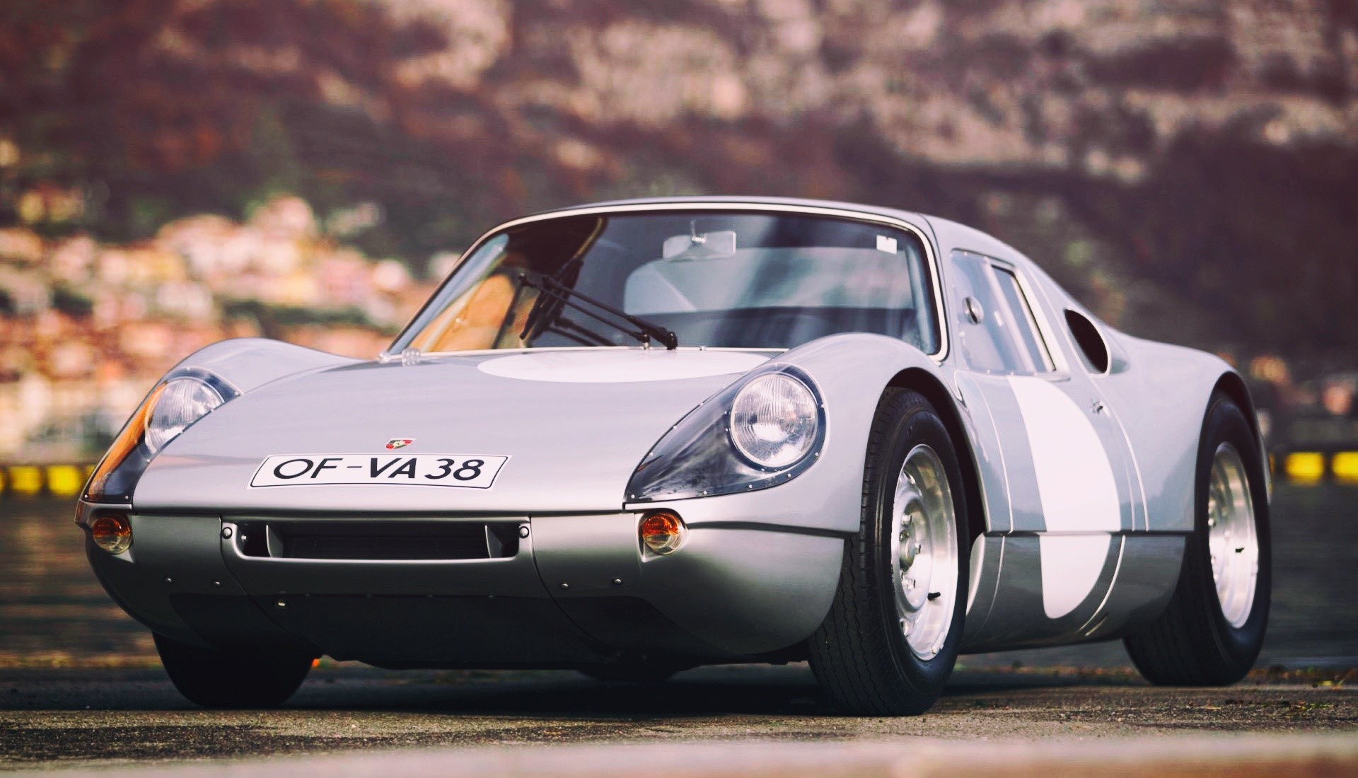 Silver Porsche 904 Carrera race car with white stripes HD Wallpaper
