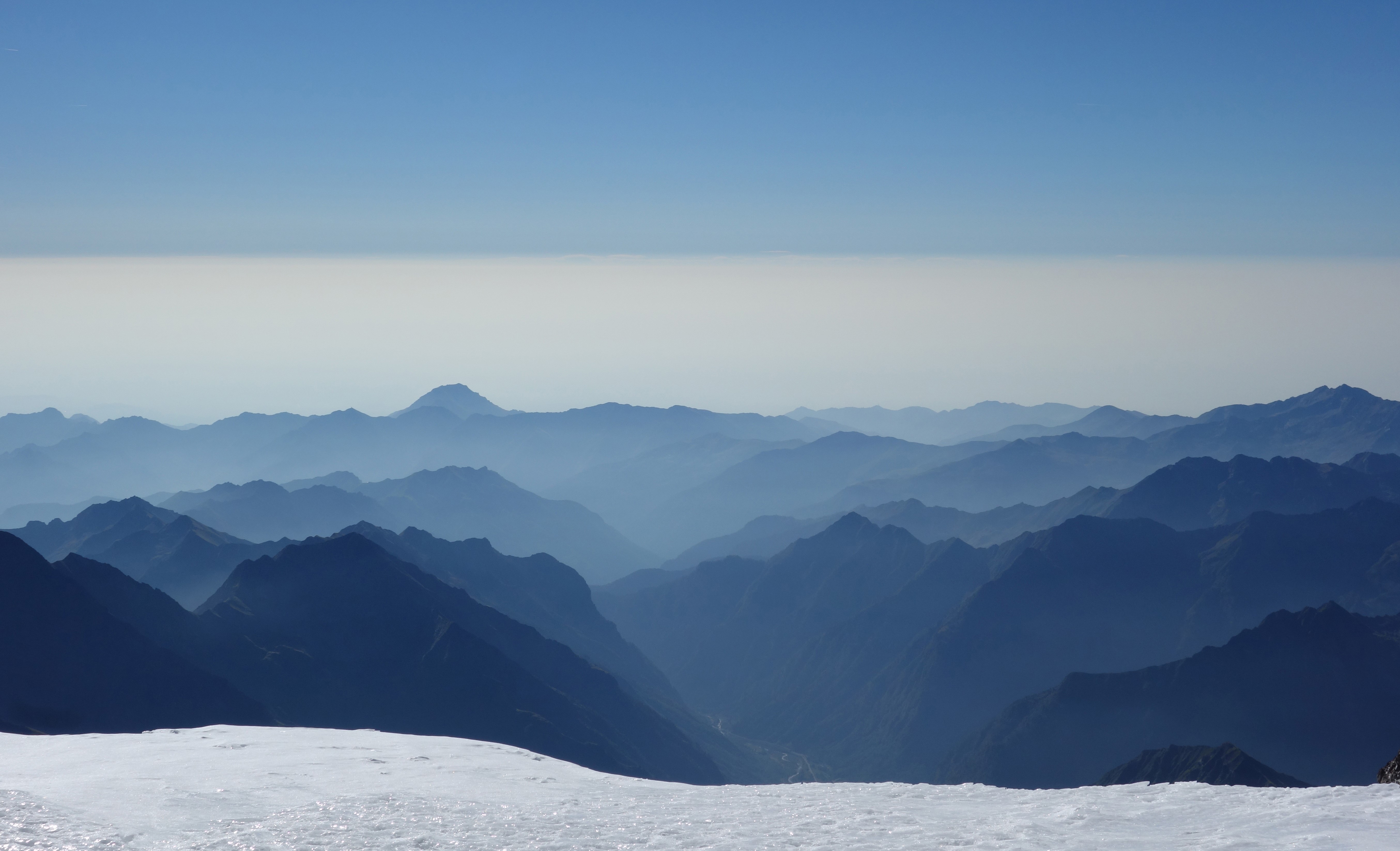 Mountains with mist and clear sky HD Wallpaper