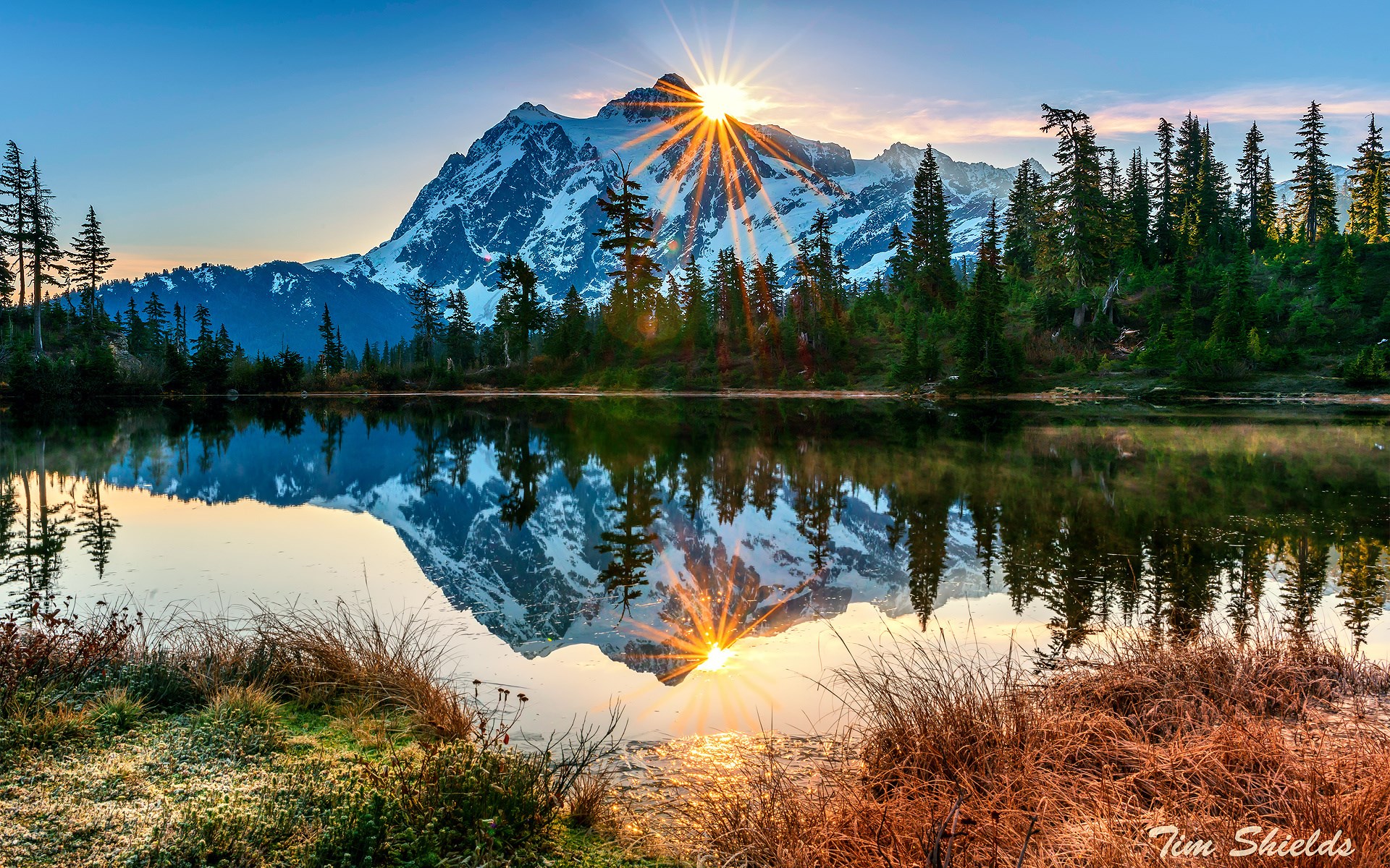 Sunrise over Mount Shuksan reflected in a lake HD Wallpaper