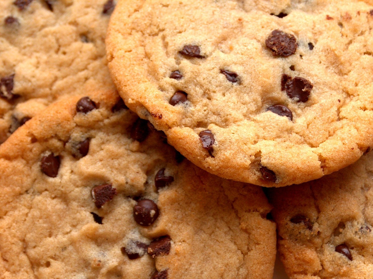 Chocolate chip cookies close-up HD Wallpaper