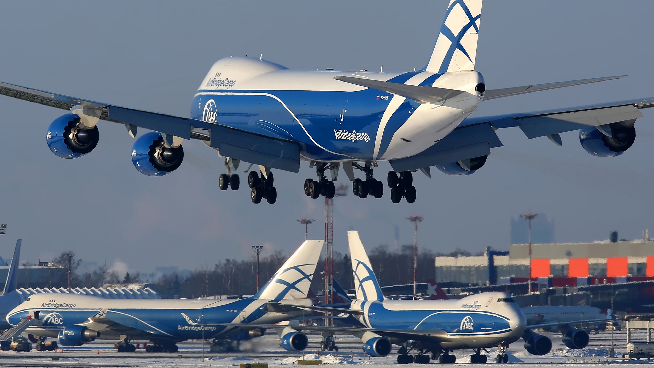AirBridgeCargo Boeing 747 landing at airport HD Wallpaper