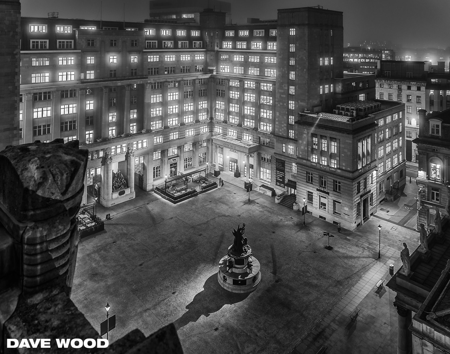 Monochrome night view of Liverpool architecture HD Wallpaper