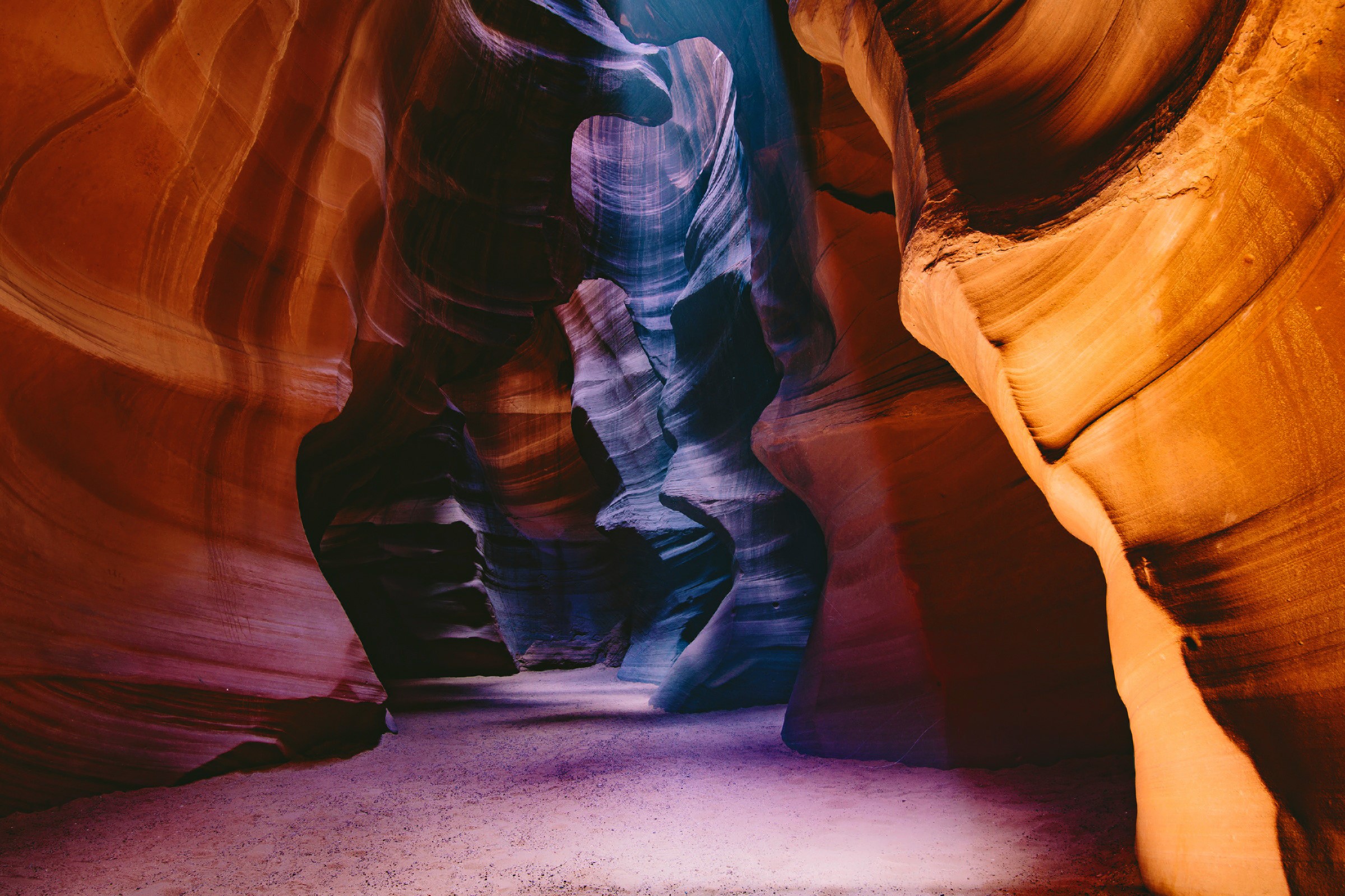 Sunlight in Antelope Canyon, USA HD Wallpaper