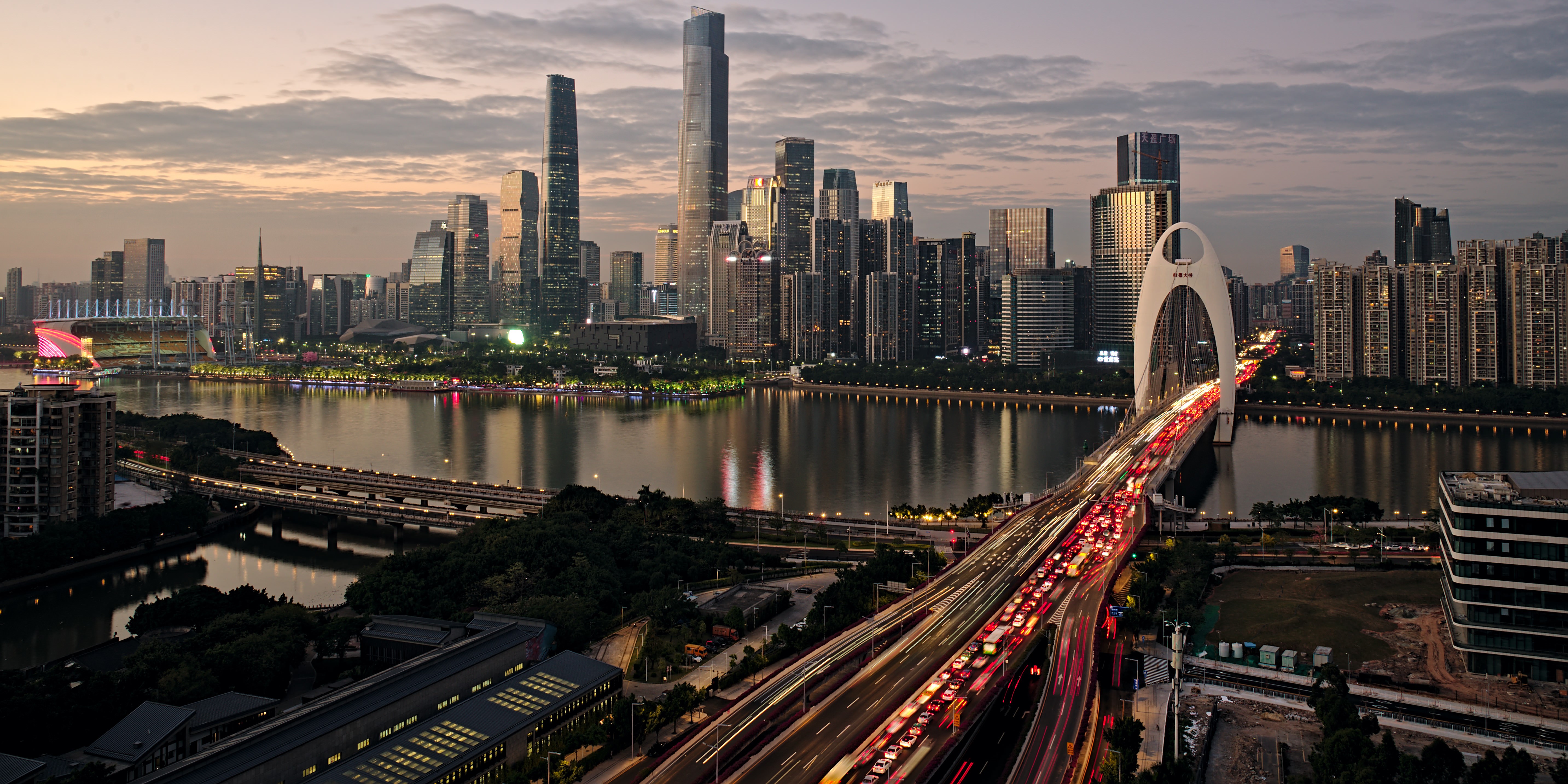 4K Guangzhou cityscape with waterfront and bridge HD Wallpaper