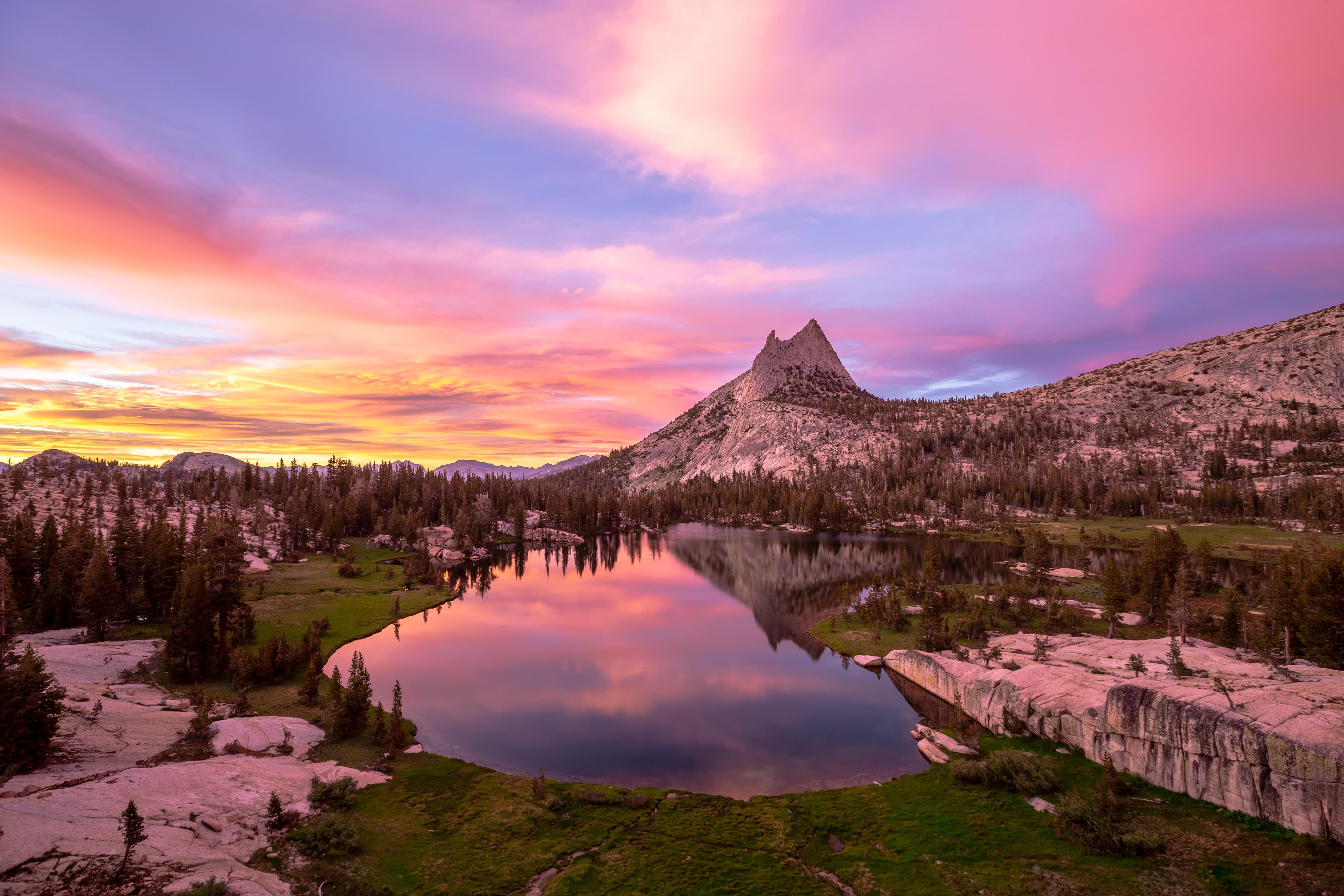 Yosemite National Park lake at sunset HD Wallpaper