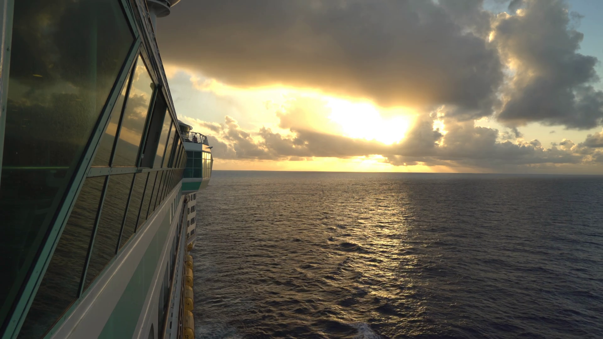 Cruise ship sailing on the sea at sunset HD Wallpaper