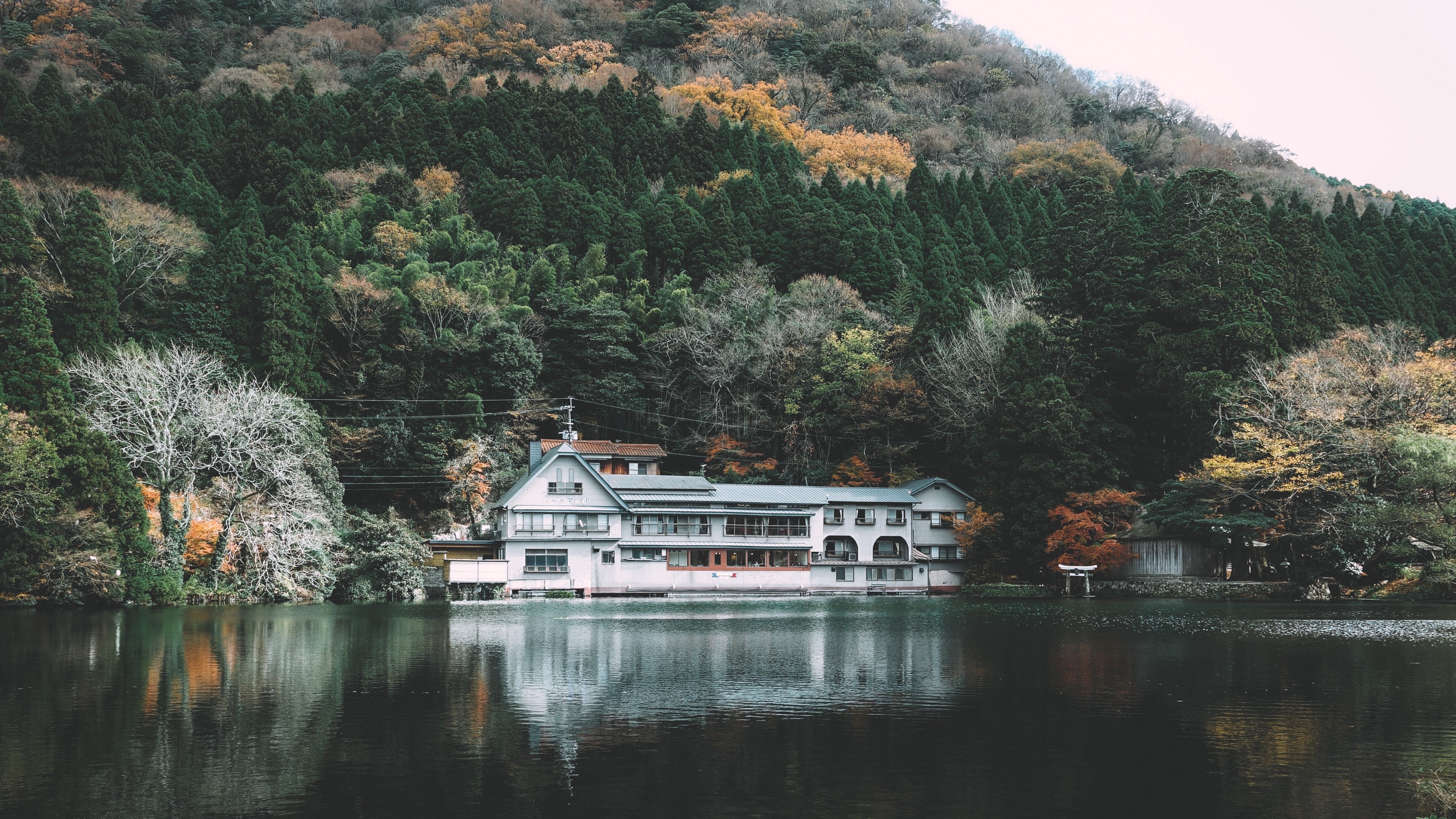 House on the lake with forest and mountains HD Wallpaper
