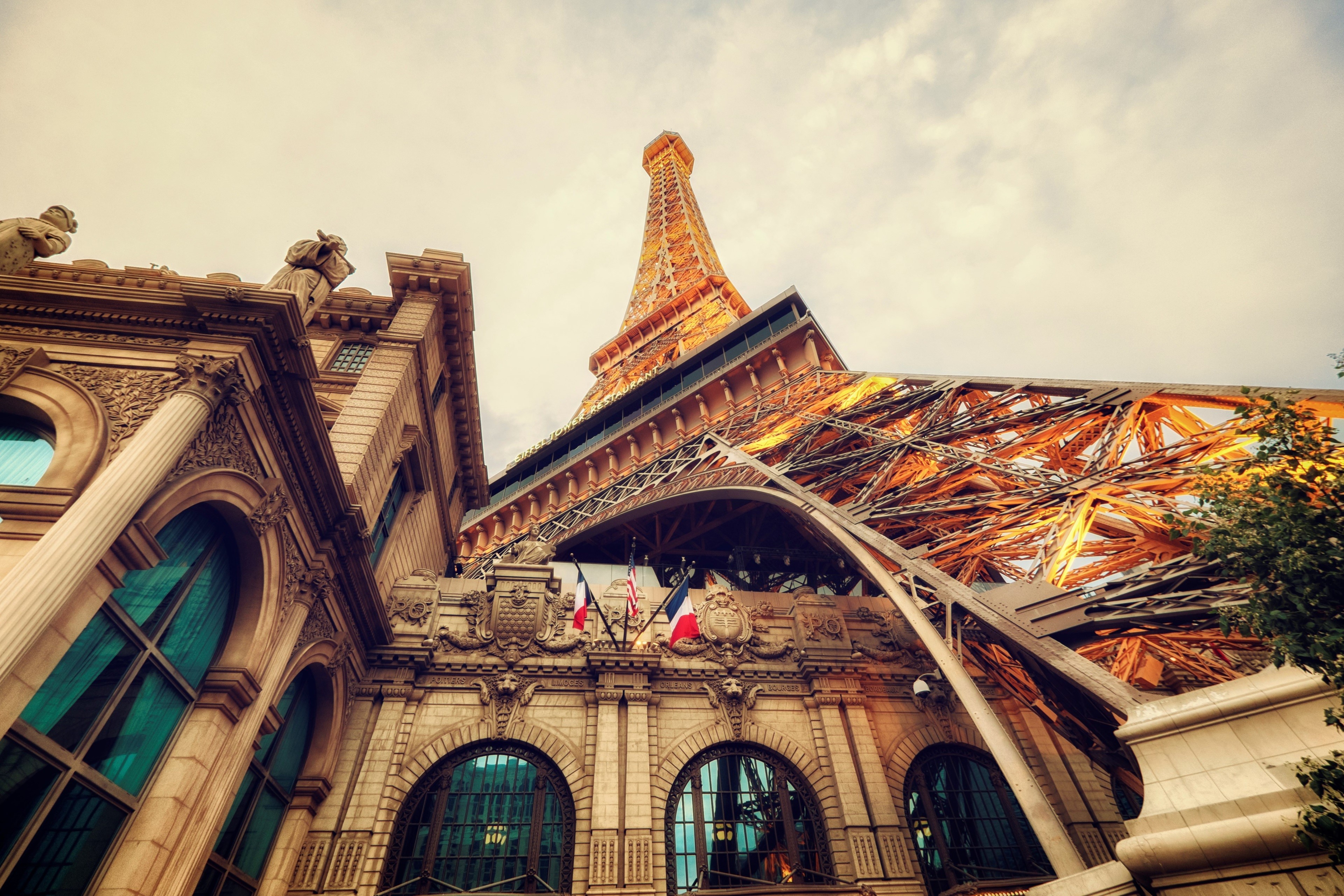 Eiffel Tower Replica in Las Vegas HD Wallpaper