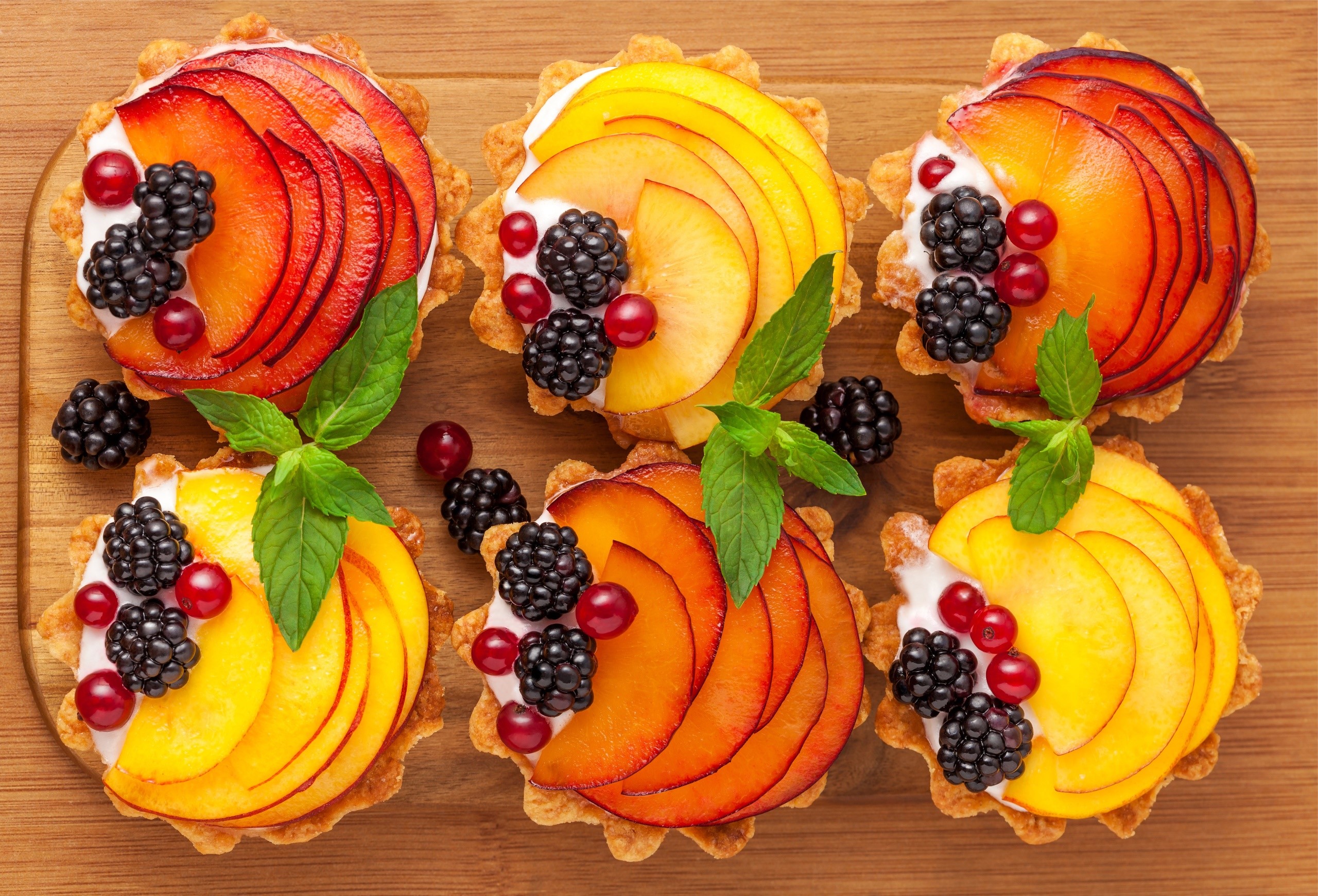 Fruit tarts with berries and mint HD Wallpaper
