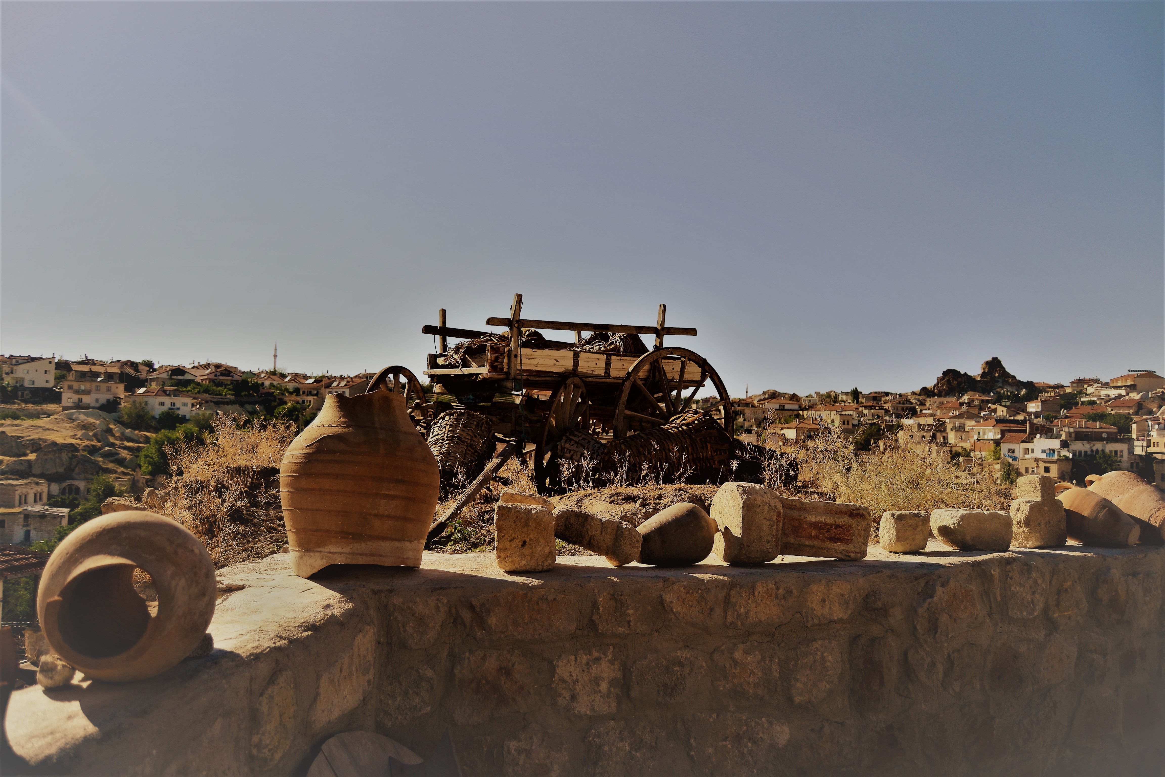 Ancient pottery and cart in Cappadocia HD Wallpaper