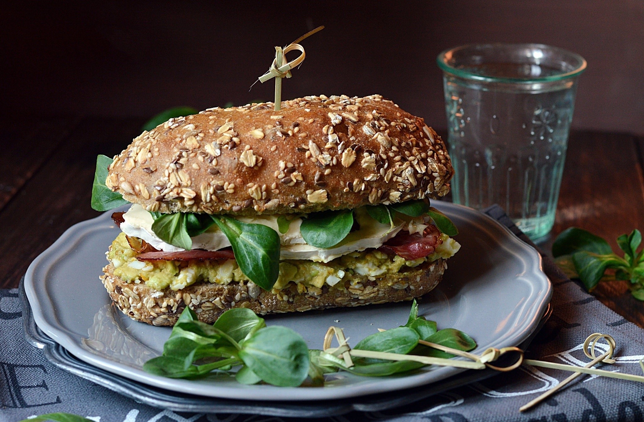 Sandwich with whole grain bread and bacon HD Wallpaper