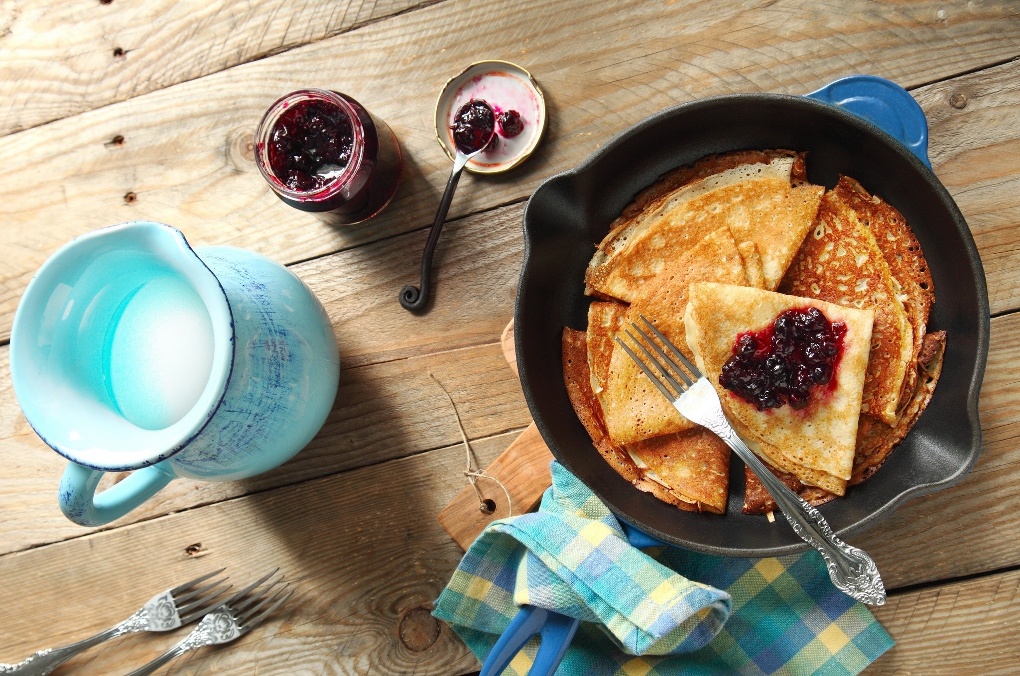 Crepes with Jam in Skillet on Wooden Surface HD Wallpaper