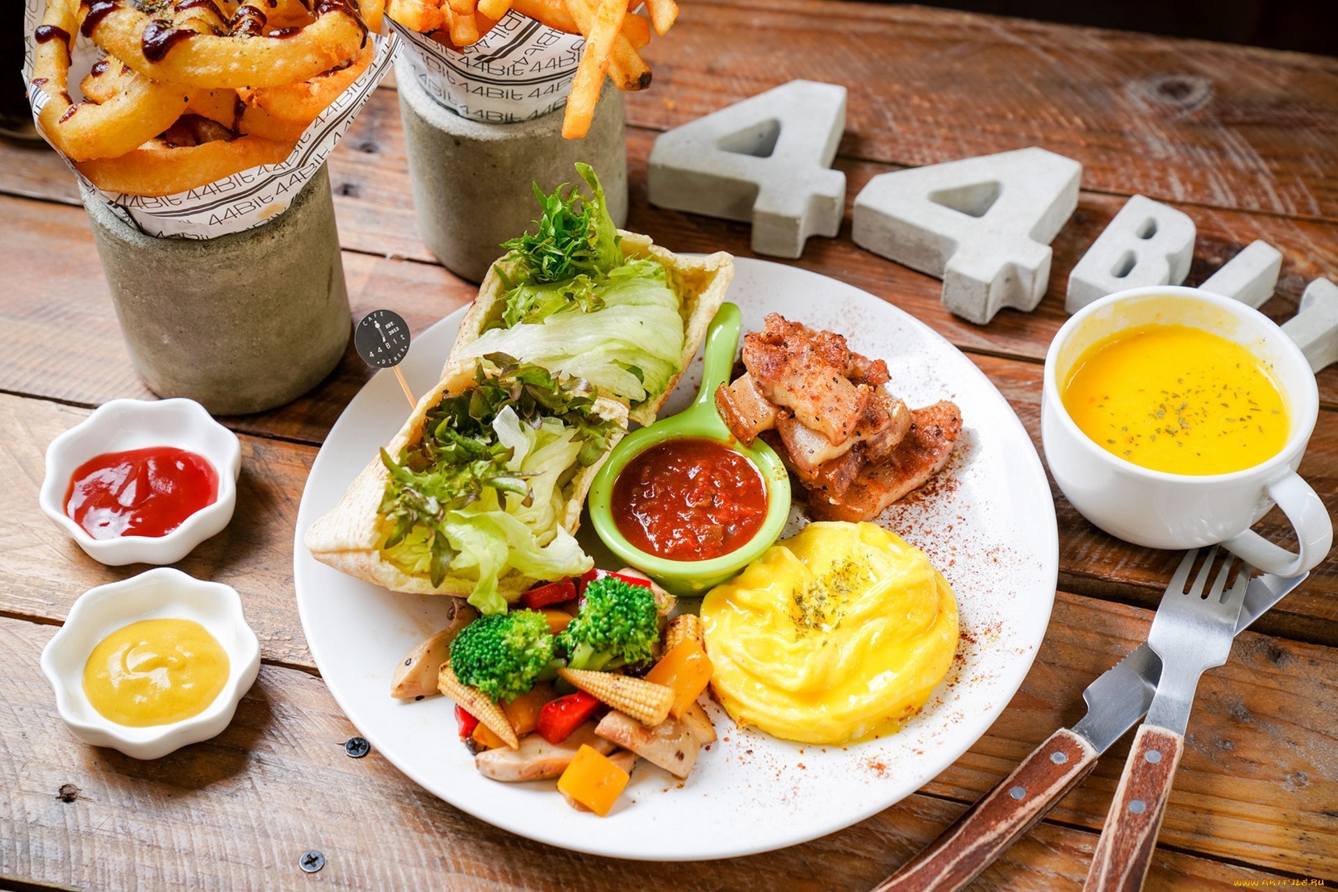 Food platter with fries, onion rings, and soup HD Wallpaper