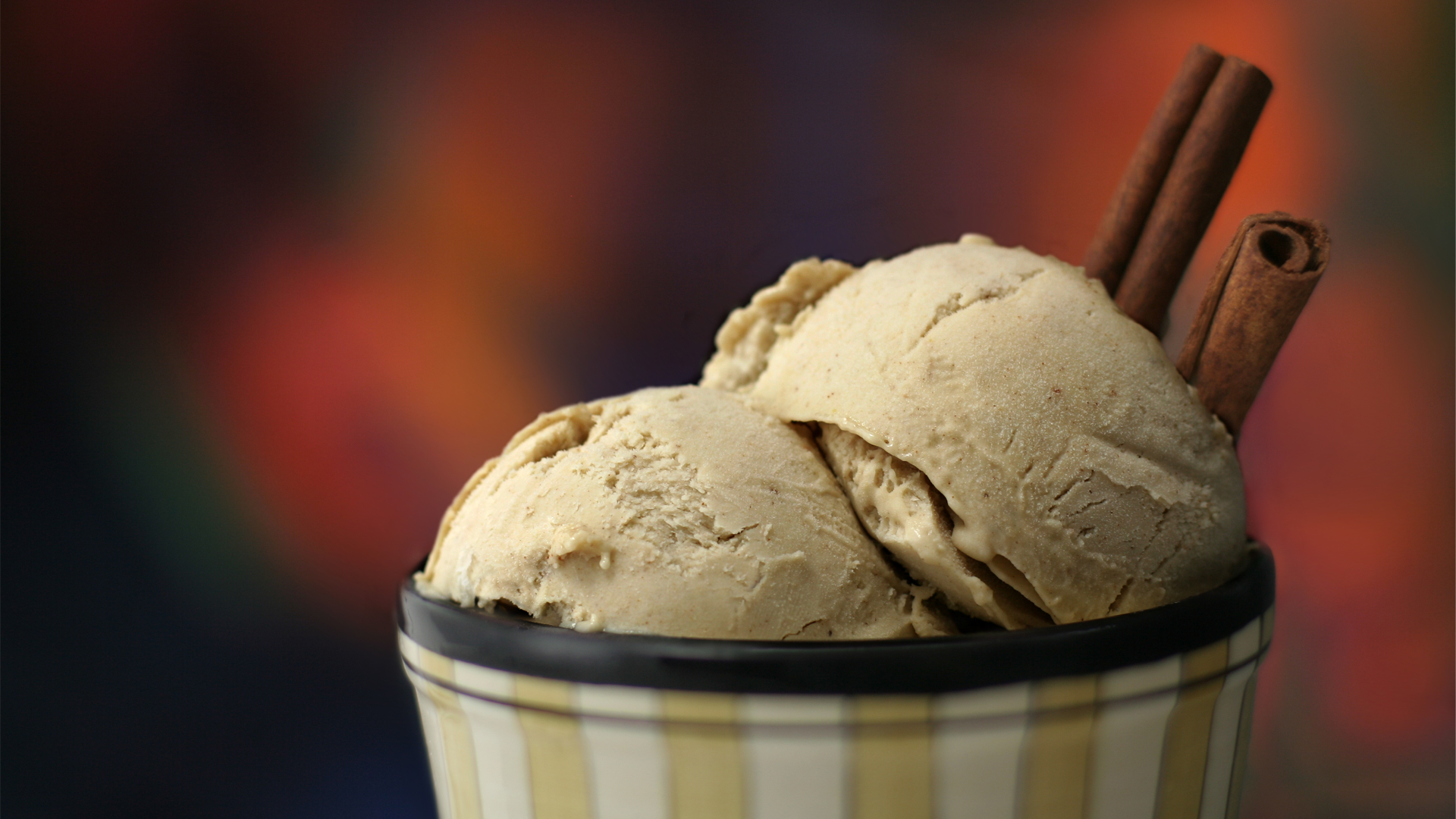 Ice cream with cinnamon sticks in a bowl HD Wallpaper