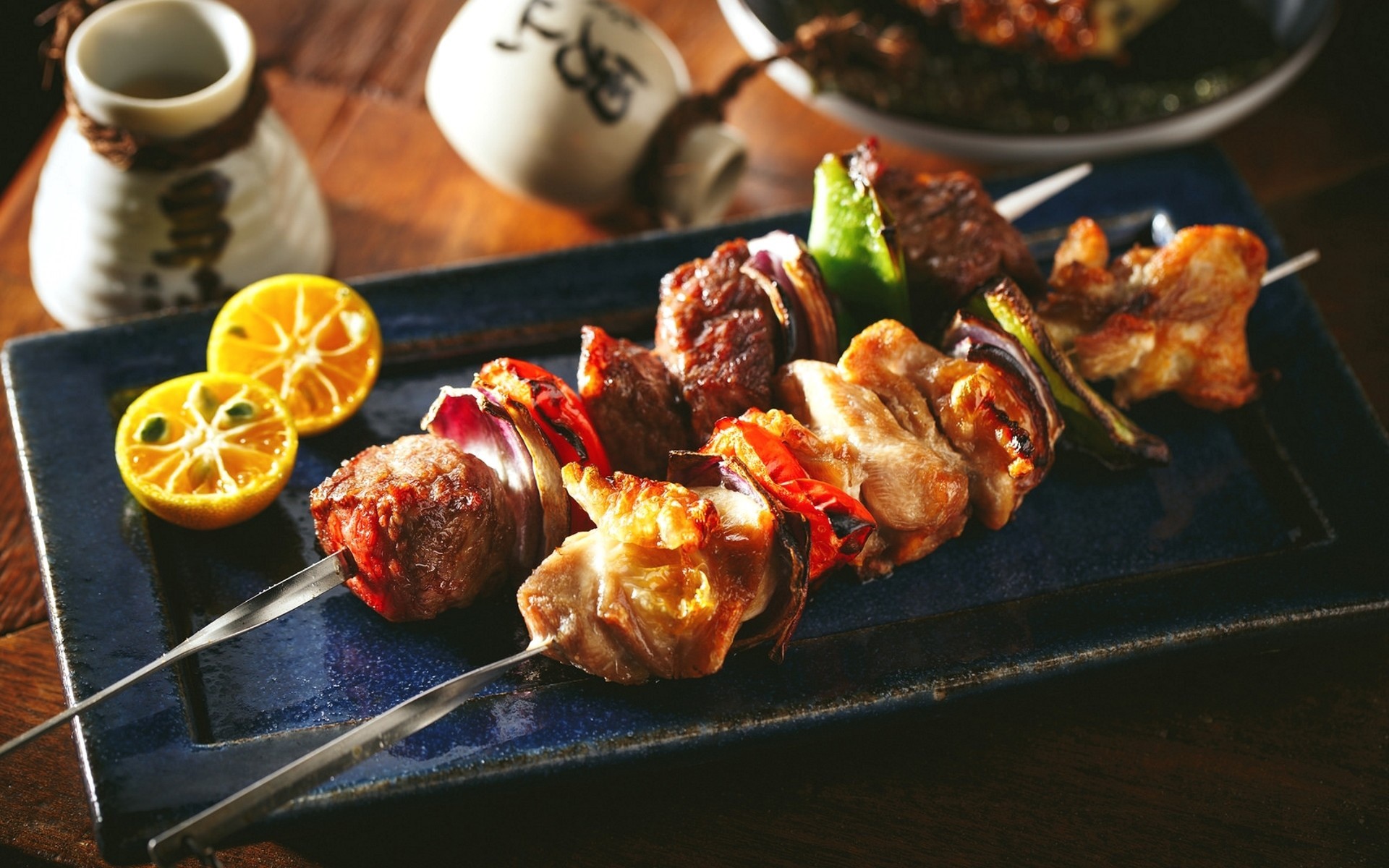 Meat and vegetable skewers with kumquats and sake set HD Wallpaper