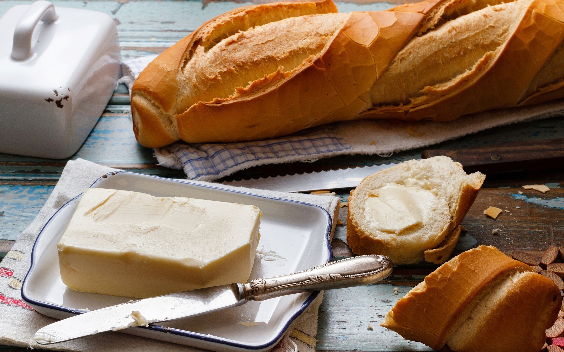 Bread and butter on a wooden table HD Wallpaper