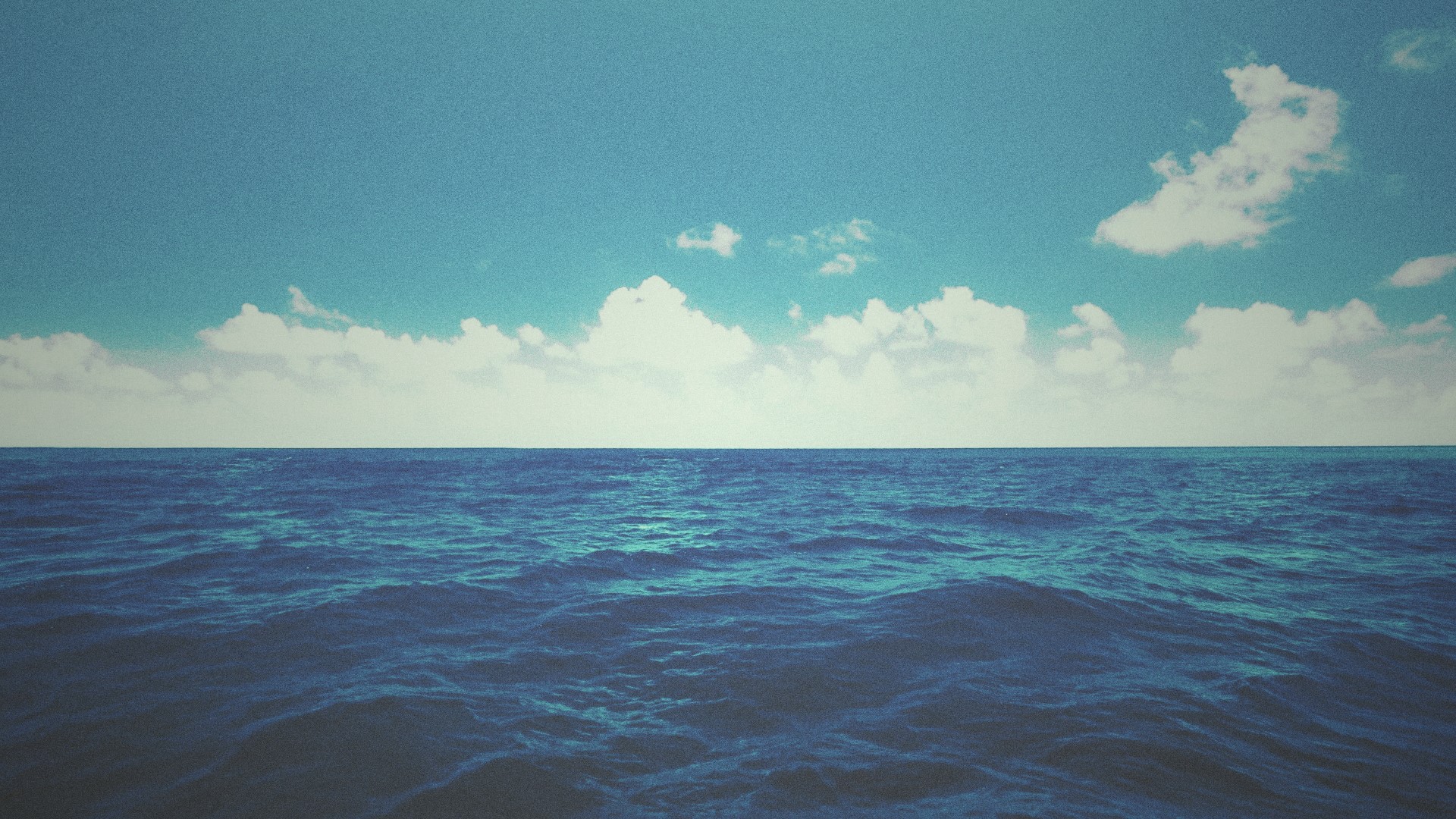 Ocean and sky with clouds HD Wallpaper