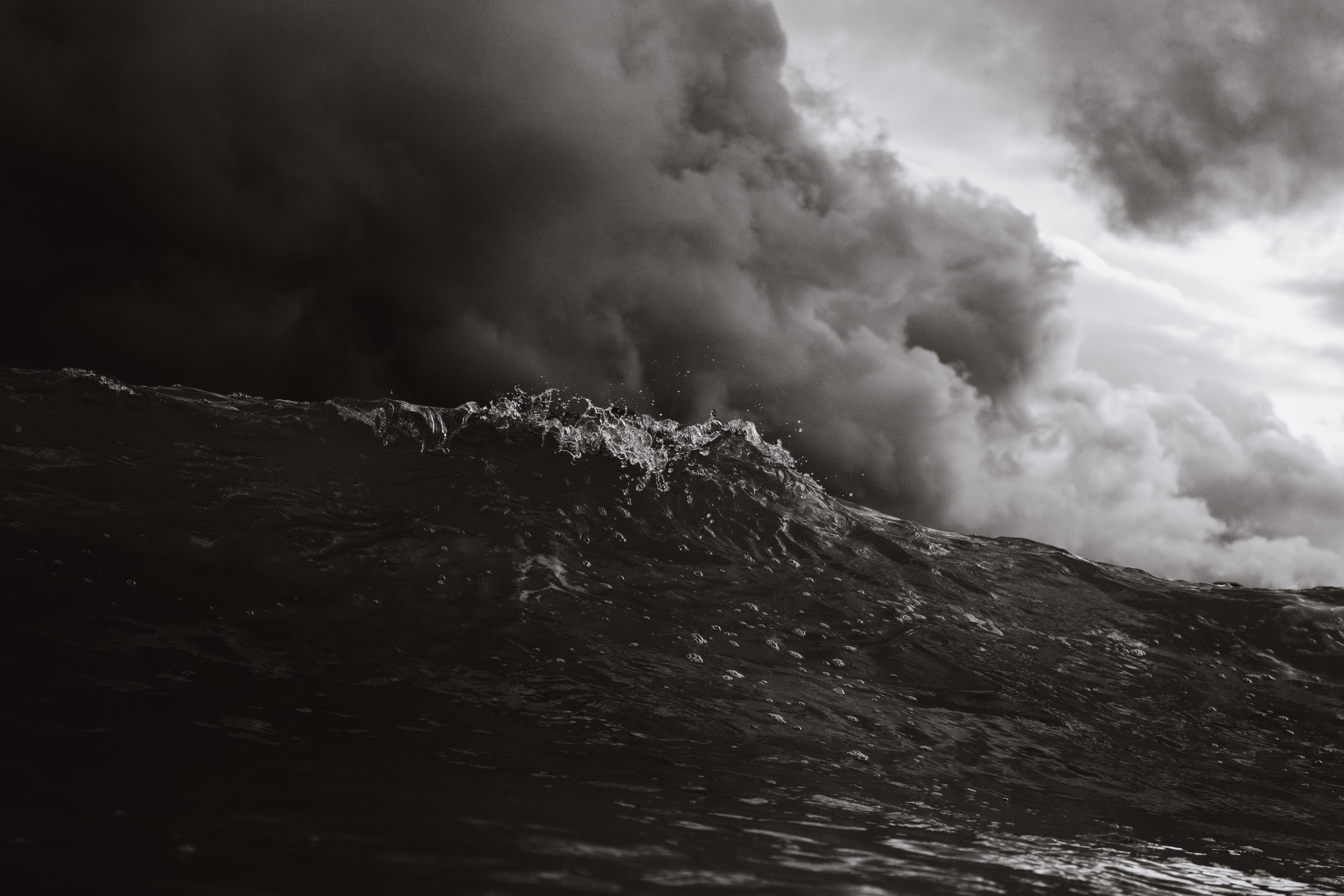 Monochrome wave under stormy clouds HD Wallpaper