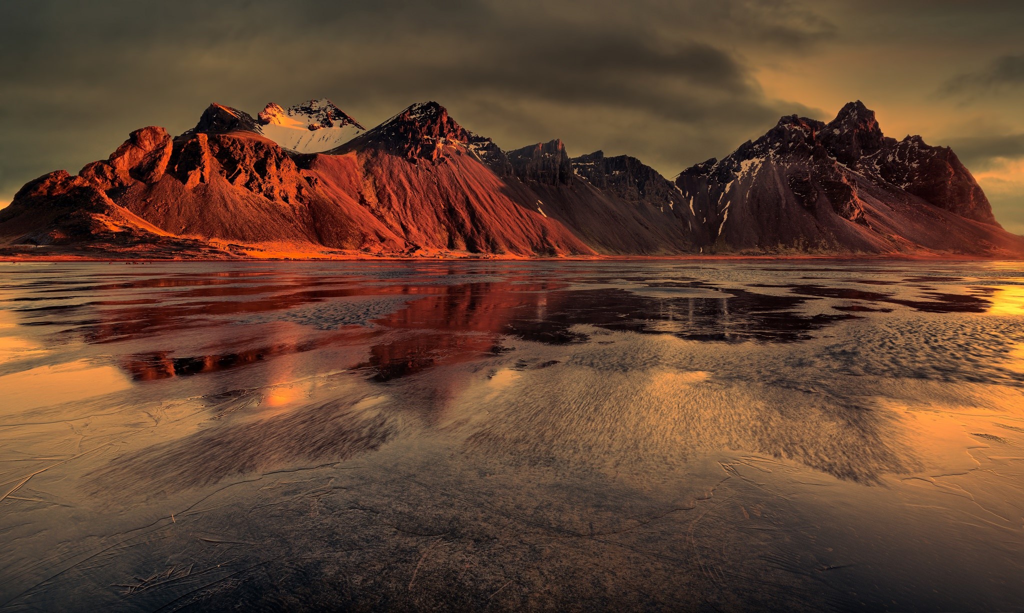 Mountains reflecting in water at sunset HD Wallpaper