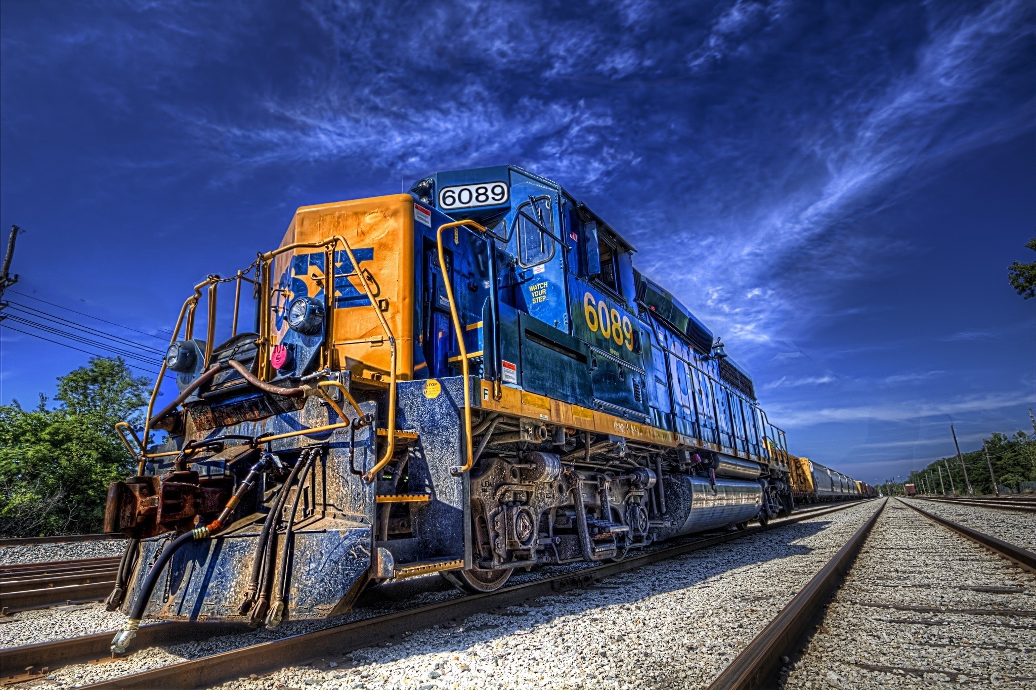 CSX 6089 locomotive on railroad tracks HD Wallpaper