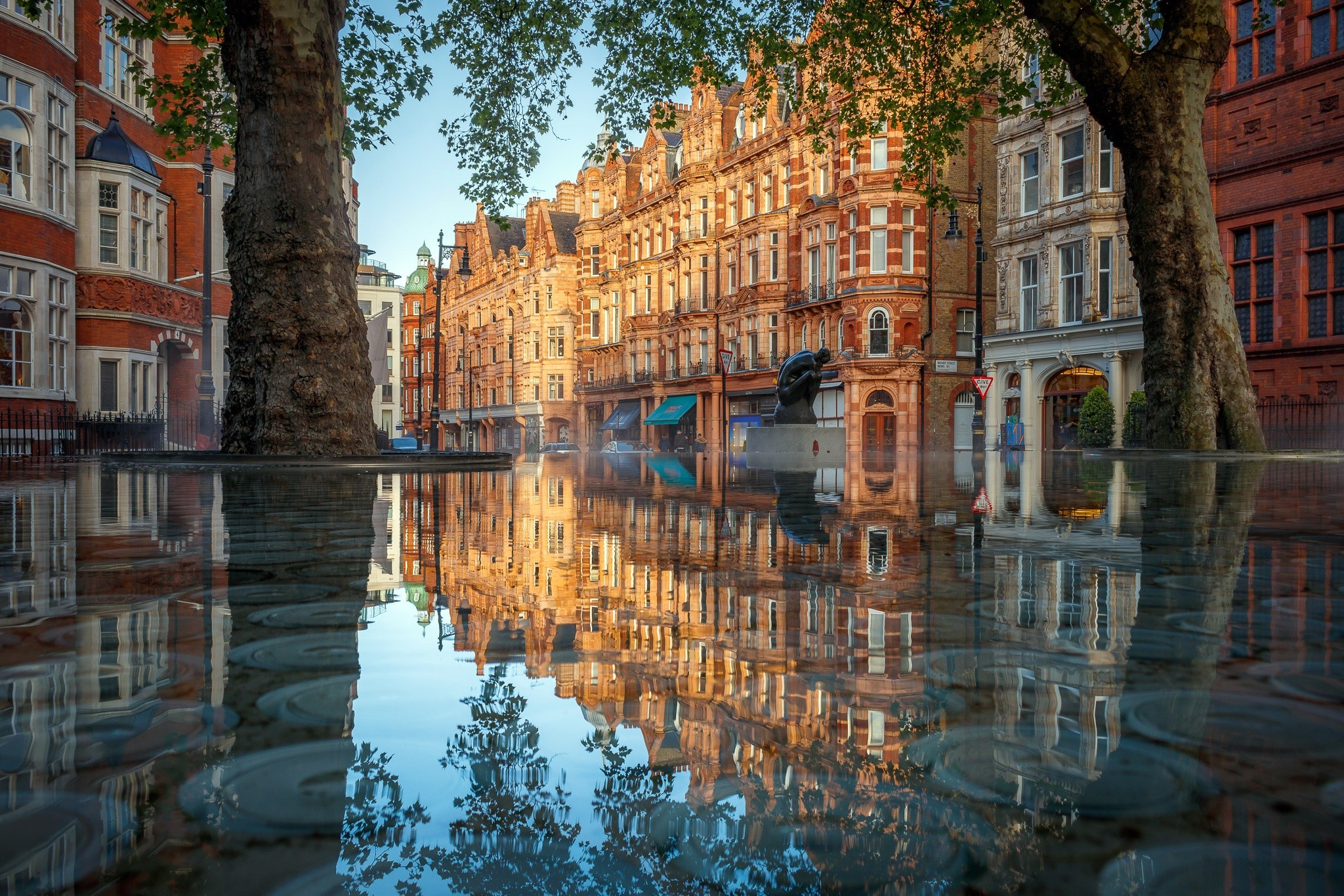 London buildings reflected in water with trees HD Wallpaper