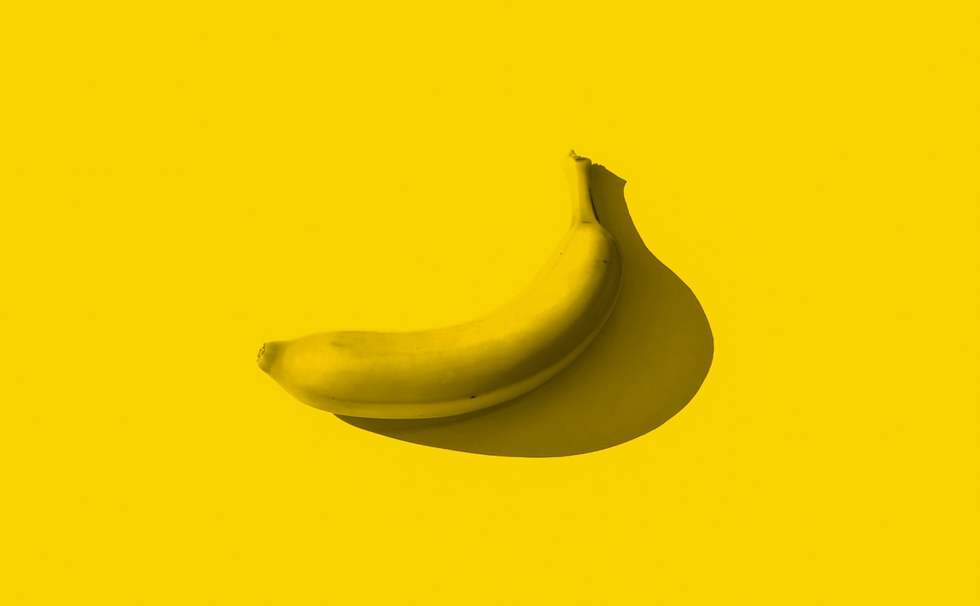 Single yellow banana on a yellow background HD Wallpaper