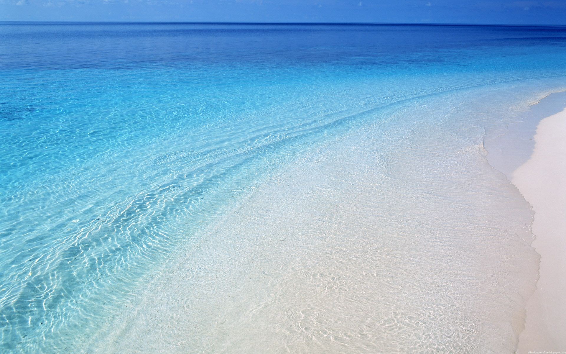 Crystal clear turquoise water meets a white sand beach HD Wallpaper