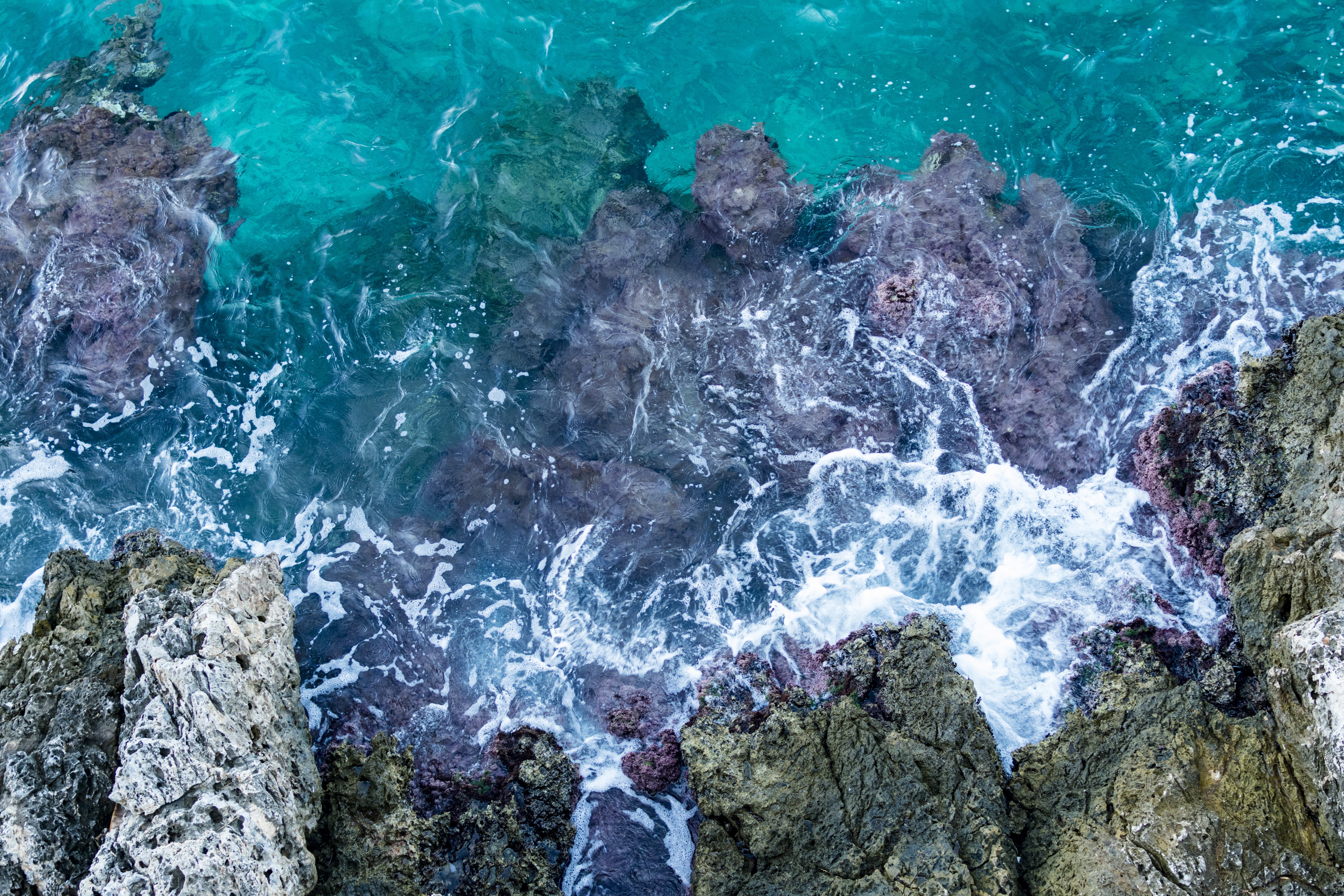 4K Water Waves on Rocks Coast HD Wallpaper