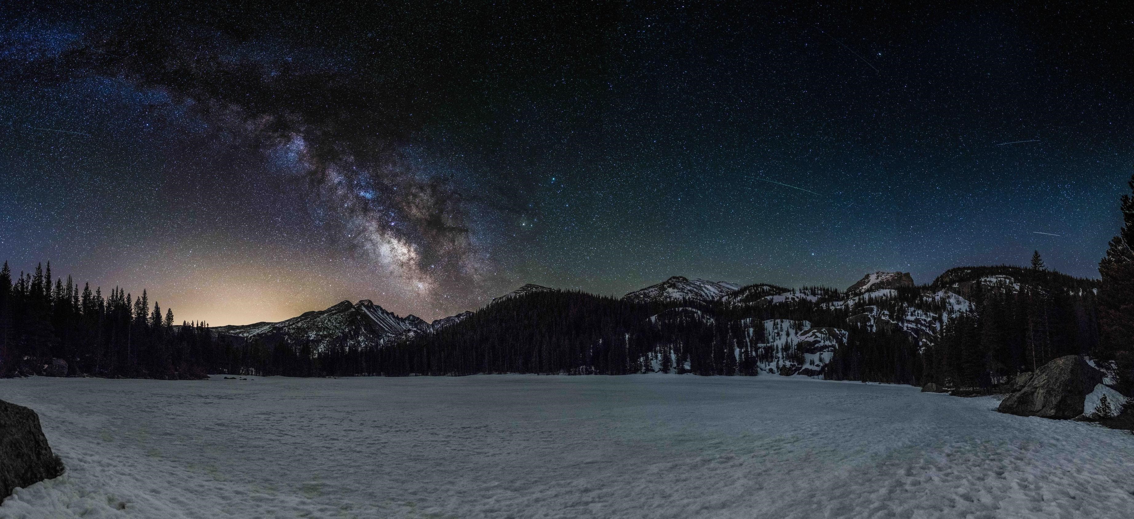 Milky Way over a snow-covered lake and mountains HD Wallpaper