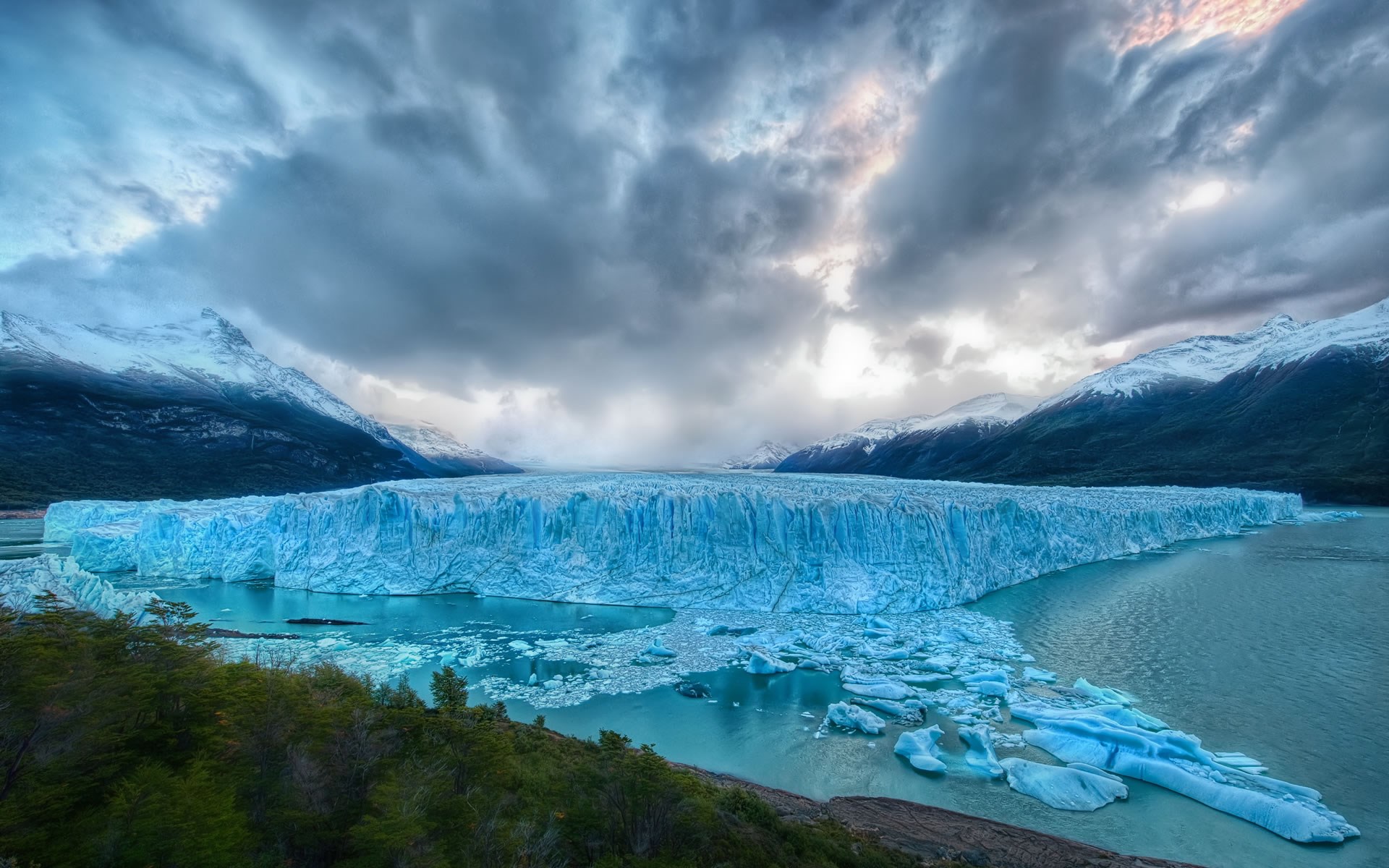 Perito Moreno Glacier in Patagonia, Argentina HD Wallpaper